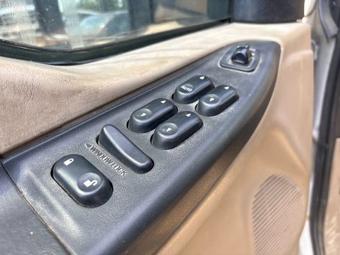 Used 2005 Ford F350 Lariat AWD/4WD image 10