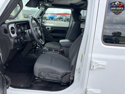 Used 2025 Jeep Wrangler Unlimited Sport AWD/4WD image 9