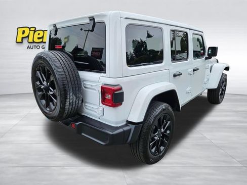 Used 2024 Jeep Wrangler Unlimited Sahara AWD/4WD image 5