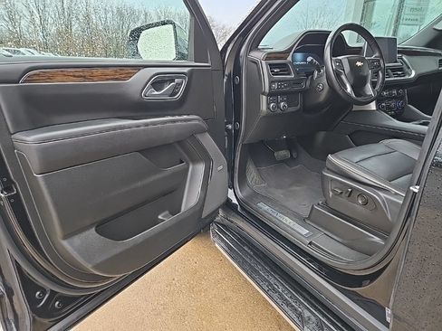 Used 2024 Chevrolet Tahoe Premier AWD/4WD image 24