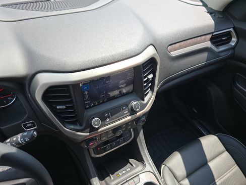 Used 2023 GMC Acadia Denali w/ Denali Technology Package FWD image 28