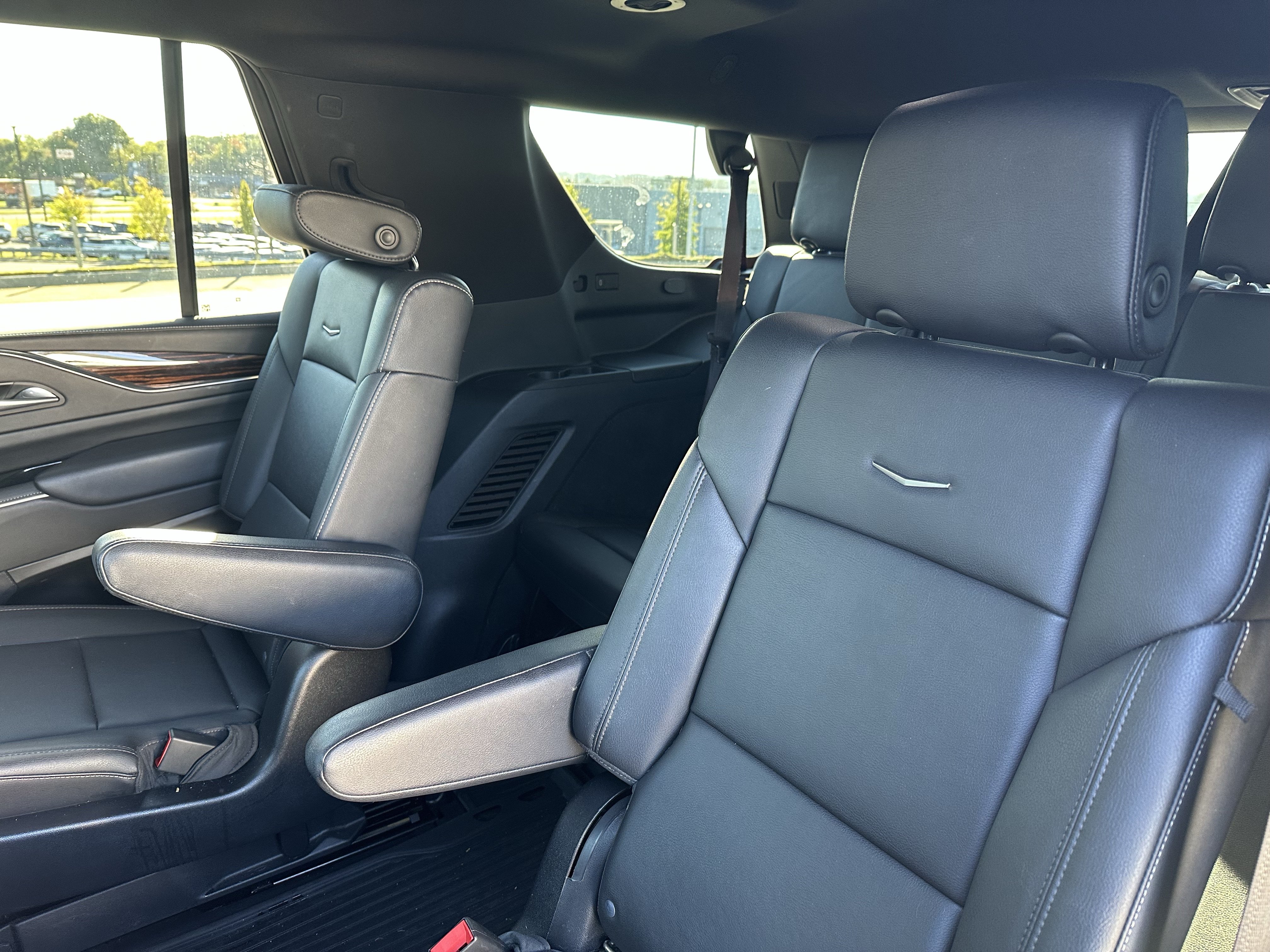 Used 2022 Cadillac Escalade Luxury AWD/4WD image 27