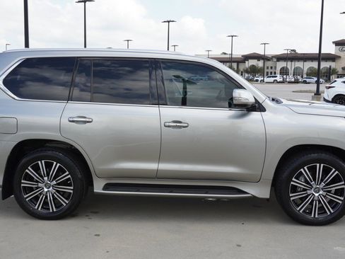 Certified 2021 Lexus LX 570 4WD w/ Luxury Package image 4