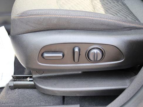 Used 2021 Chevrolet Equinox LT FWD image 23