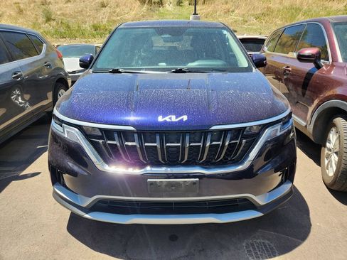 Used 2023 Kia Carnival LX FWD image 18