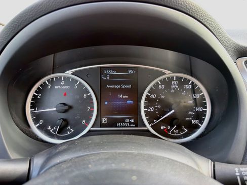 Used 2016 Nissan Sentra SR w/ SR Premium Package FWD image 17