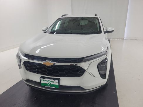 Used 2024 Chevrolet Trax LT w/ LT Convenience Package FWD image 15