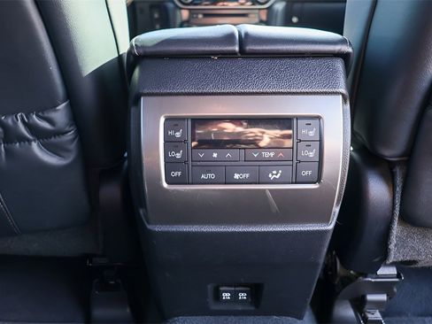 Used 2023 Lexus GX 460 Luxury image 24