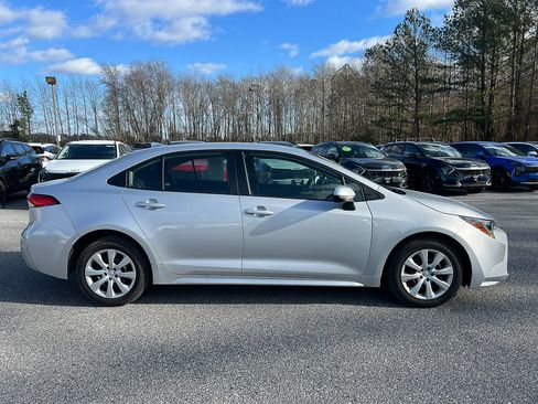 Used 2024 Toyota Corolla LE image 7
