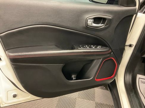 Used 2020 Jeep Compass Trailhawk AWD/4WD image 15