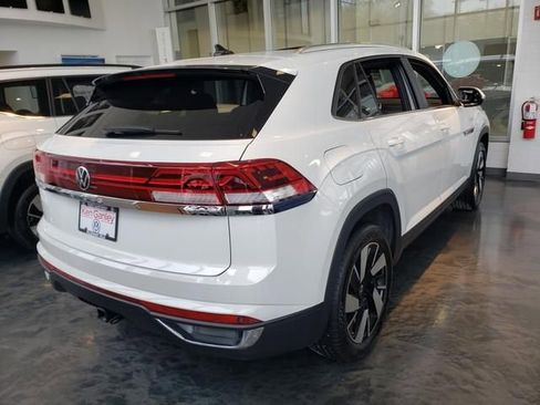New 2025 Volkswagen Atlas Cross Sport SE FWD image 4