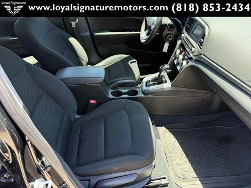 Used 2019 Hyundai Elantra SE w/ Cargo Package FWD image 26