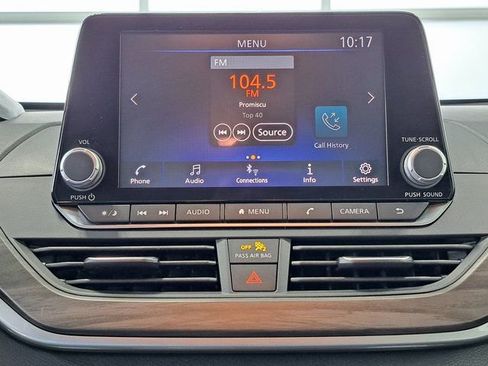 Used 2025 Nissan Altima 2.5 SV FWD image 15