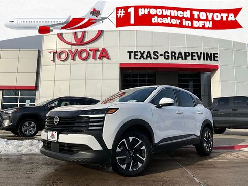 Used 2025 Nissan Kicks SV image 1