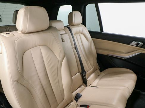Used 2022 BMW X7 xDrive40i w/ Cold Weather Package image 29