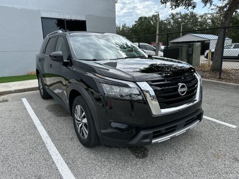 Used 2025 Nissan Pathfinder SL AWD/4WD image 11
