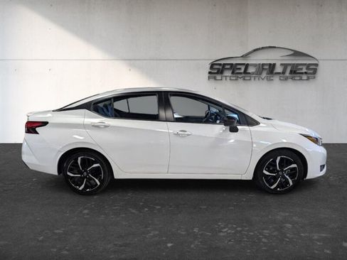 Used 2025 Nissan Versa SR FWD image 11