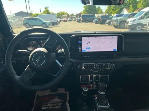 Used 2025 Jeep Wrangler Unlimited Rubicon w/ XTREMEE 35" Tire Package AWD/4WD image 16