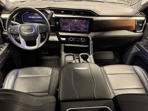 Used 2024 GMC Sierra 3500 Denali w/ Technology Package image 17