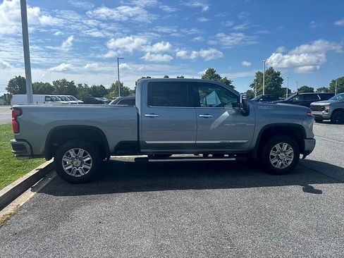 Used 2025 Chevrolet Silverado 2500 High Country w/ Technology Package AWD/4WD image 12