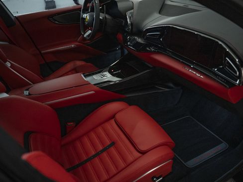 Used 2025 Ferrari Purosangue AWD/4WD image 38