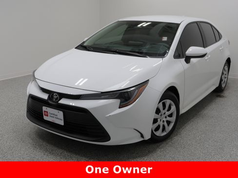 Certified 2025 Toyota Corolla LE image 2