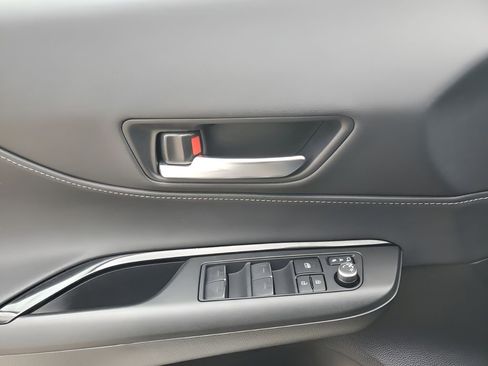 Used 2024 Toyota Venza LE image 27