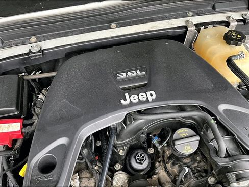 Used 2018 Jeep Wrangler Unlimited Sport S AWD/4WD image 31