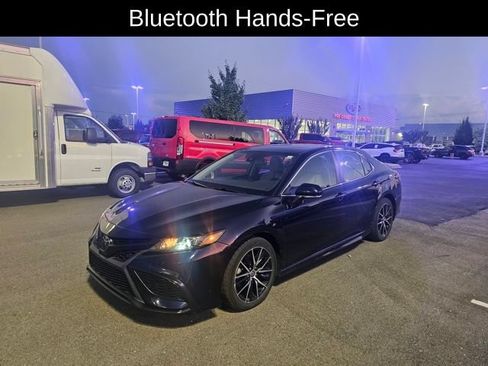 Used 2021 Toyota Camry SE w/ Cold Weather Package FWD image 14