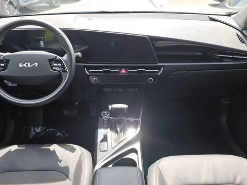 Used 2023 Kia Niro EX FWD image 19