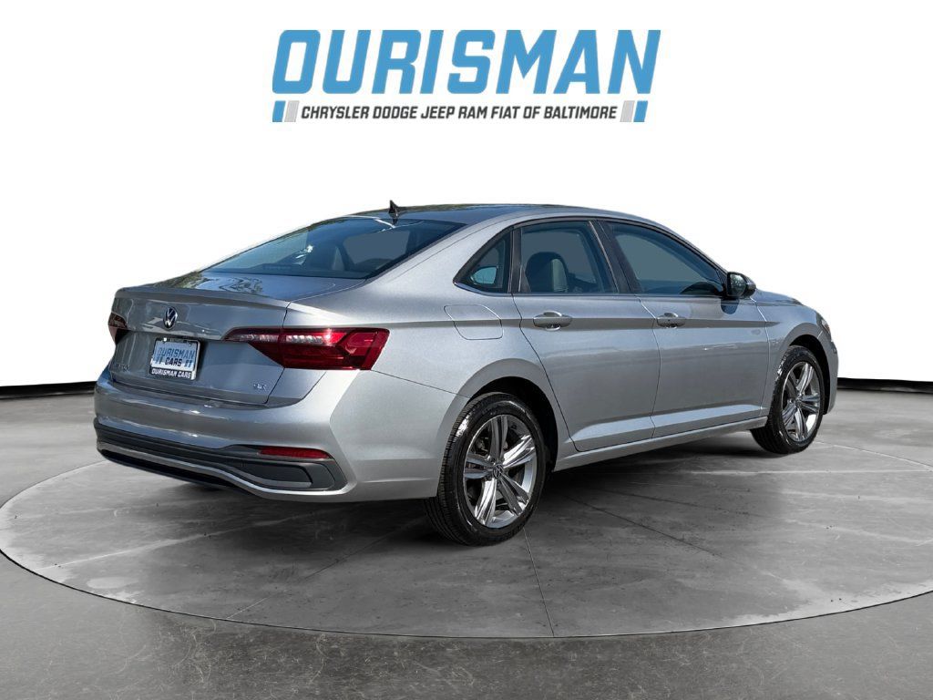 Used 2024 Volkswagen Jetta SE FWD image 6