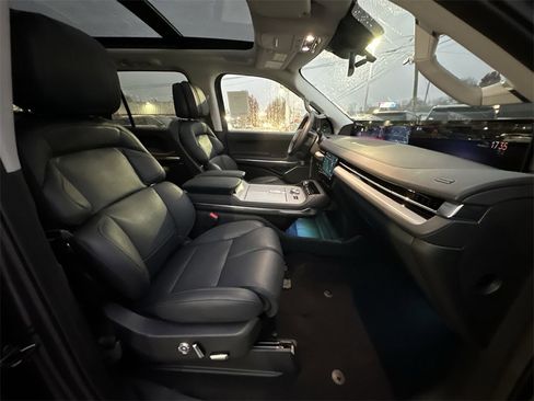 New 2025 Lincoln Navigator Reserve image 26