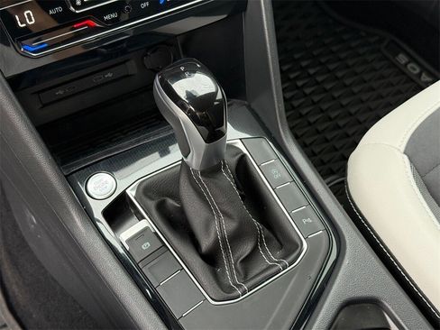 New 2025 Volkswagen Taos SE image 21