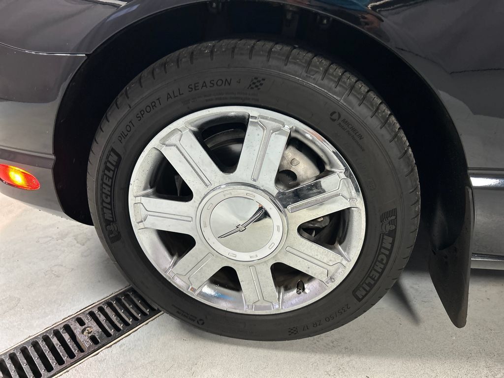 Used 2004 Ford Thunderbird RWD image 9