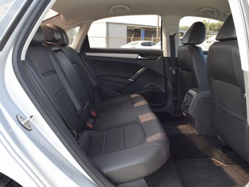 Used 2020 Volkswagen Passat 2.0T SE image 22