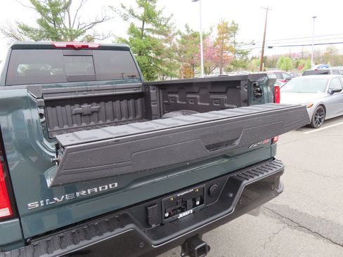 Used 2025 Chevrolet Silverado 2500 ZR2 w/ Technology Package AWD/4WD image 13