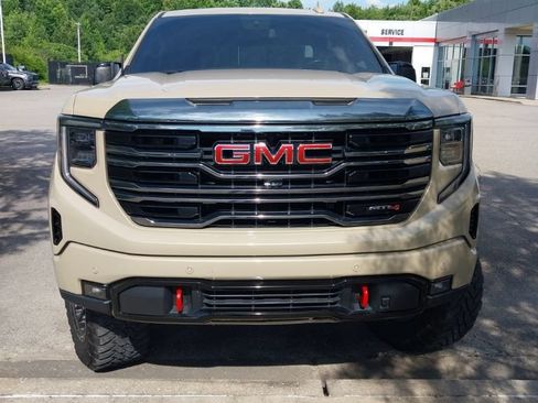 Used 2022 GMC Sierra 1500 AT4 w/ AT4 Premium Package AWD/4WD image 2