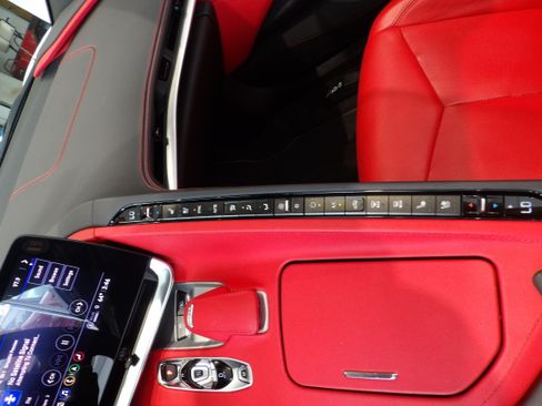 Used 2023 Chevrolet Corvette Stingray Preferred Conv w/ Z51 Performance Package RWD image 17