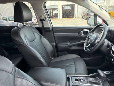 Certified 2025 Kia Sorento S FWD image 12