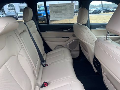 New 2026 Jeep Grand Cherokee Limited w/ Luxury Tech Group II image 7