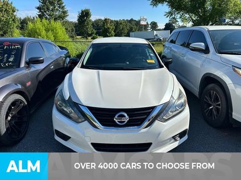Used 2017 Nissan Altima 2.5 SR w/ Midnight Edition Package FWD image 2