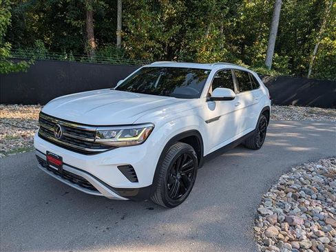 Certified 2023 Volkswagen Atlas Cross Sport SE w/ Panoramic Sunroof Package FWD image 1