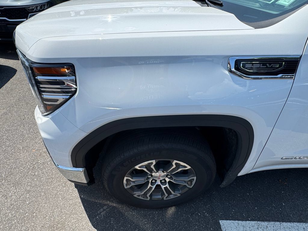 Used 2025 GMC Sierra 1500 SLT AWD/4WD image 9