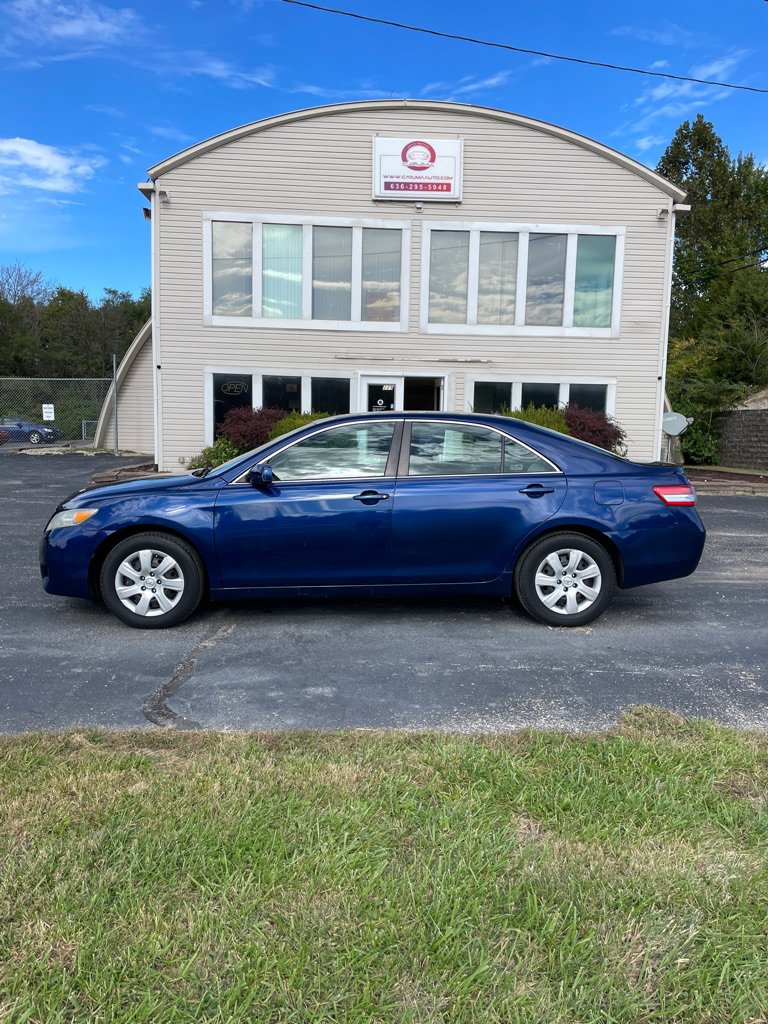 Used 2011 Toyota Camry LE FWD image 2