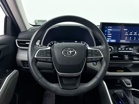 Used 2023 Toyota Highlander XLE FWD image 34