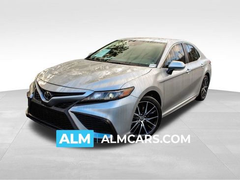 Used 2023 Toyota Camry SE image 1
