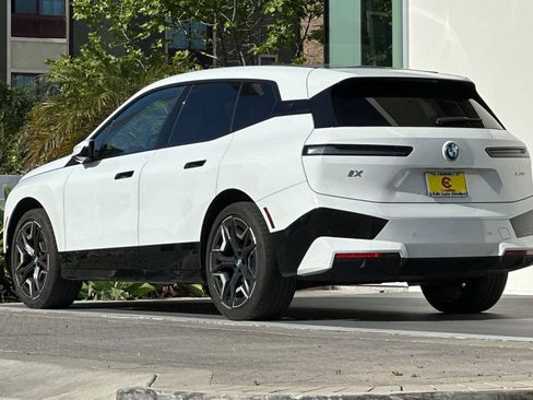 Used 2024 BMW iX xDrive50 w/ Premium Package image 5