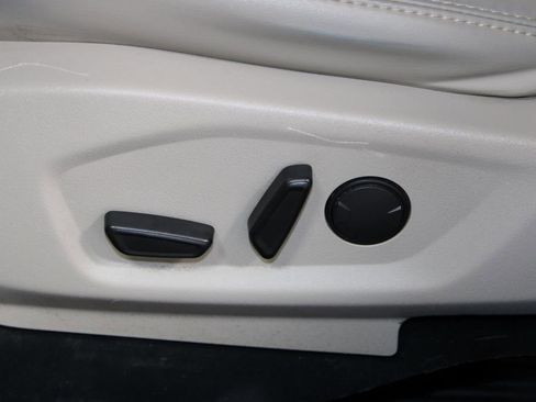 Used 2019 Ford Explorer XLT w/ Equipment Group 202A image 22