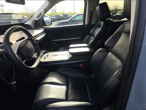 Used 2025 Lincoln Navigator Reserve AWD/4WD image 12
