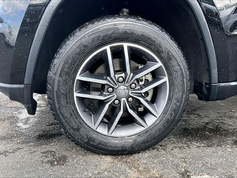 Used 2018 Jeep Grand Cherokee Limited AWD/4WD image 2